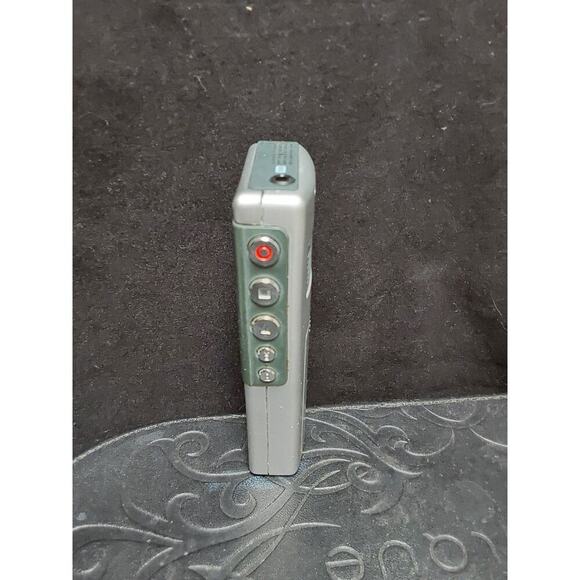 RCA digital Voice recorder Model RP-5012B Silver battery powered - Picture 5 of 5